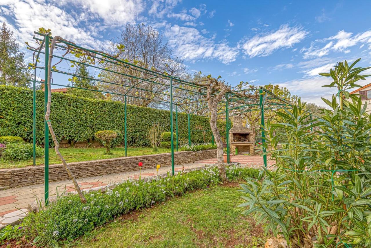 Apartment Flores Stari Pazin Exterior photo