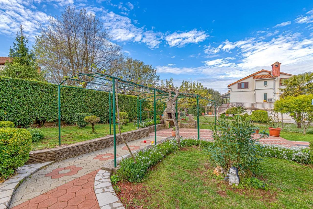 Apartment Flores Stari Pazin Exterior photo