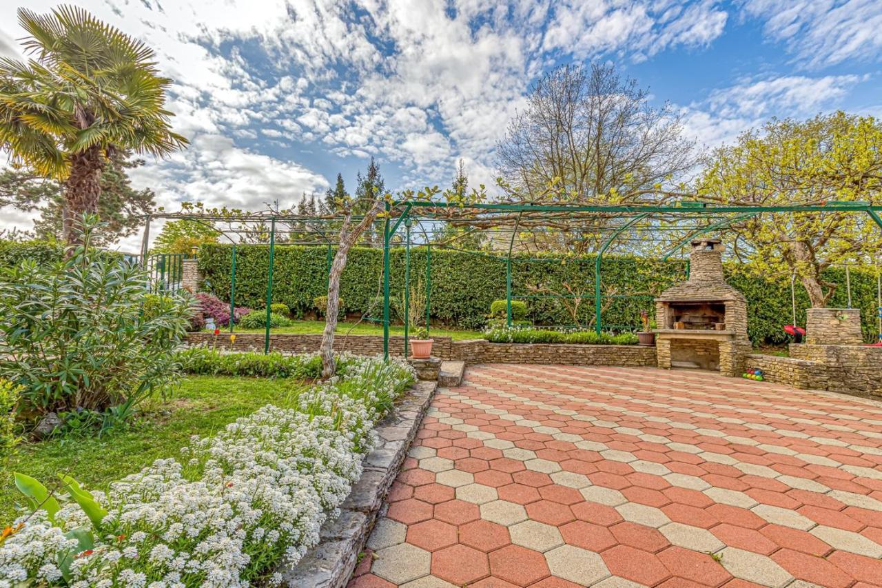 Apartment Flores Stari Pazin Exterior photo
