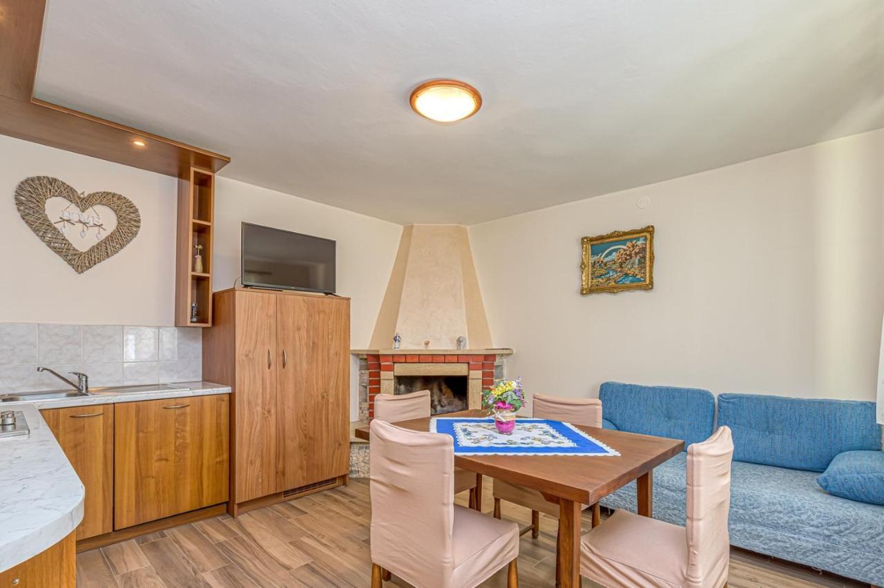 Apartment Flores Stari Pazin Exterior photo