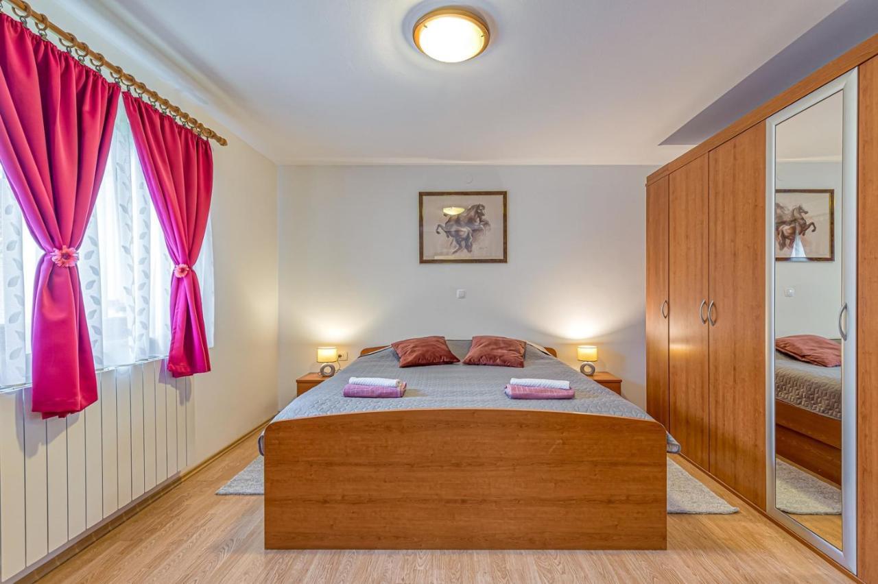 Apartment Flores Stari Pazin Exterior photo